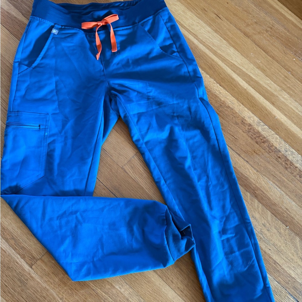 Figs Blue Teal Scrub Joggers (XS)  & Rafaela oversized scrub top (XXS).